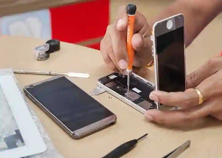 Sustainable Solutions: The Environmental Impact of iPhone Repairs